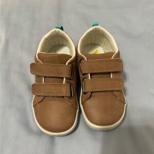 Ten little everyday sneaker size 10